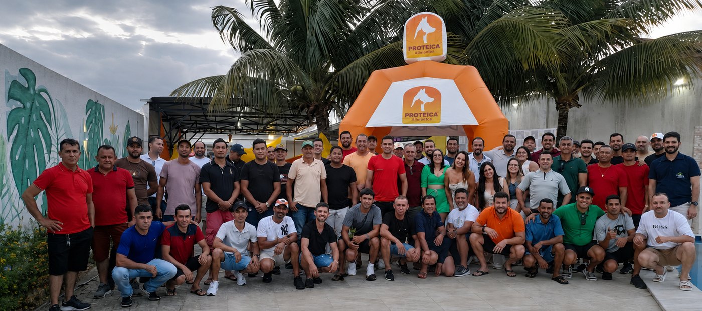 Equipe da Proteica reunida em confraternização